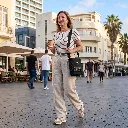 Woman_walking_with_oxygen_concen…_2K_20260928095121.webp