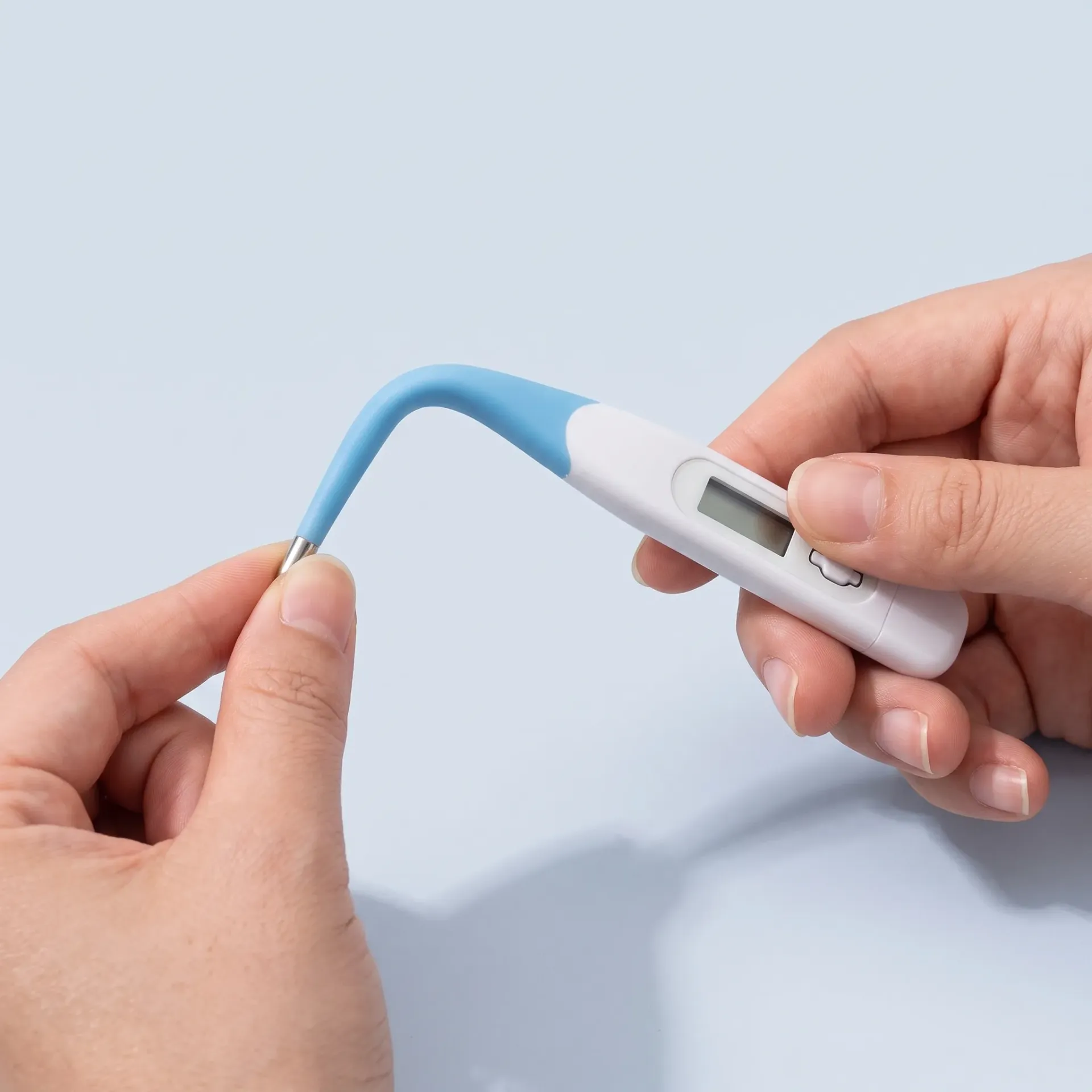 מד חום דיגיטלי עם קצה גמיש. Flexible Tip Digital Thermometer. מדידה בפה ובבית השחי. ציפצוף בסיום. ס.מדיק יבוא